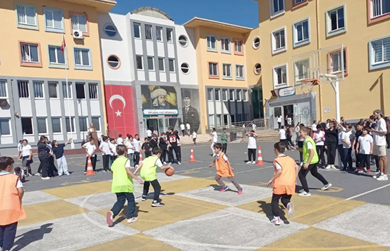 Ertuğrul Gazi Ortaokulu’nda Streetball Turnuvası düzenlendi