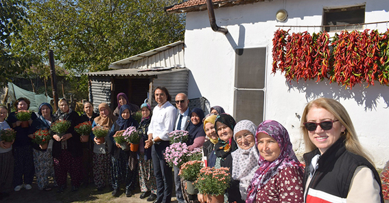 “Toprağa emek ve can veren tüm çiftçi kadınlarımızın günü kutlu olsun”