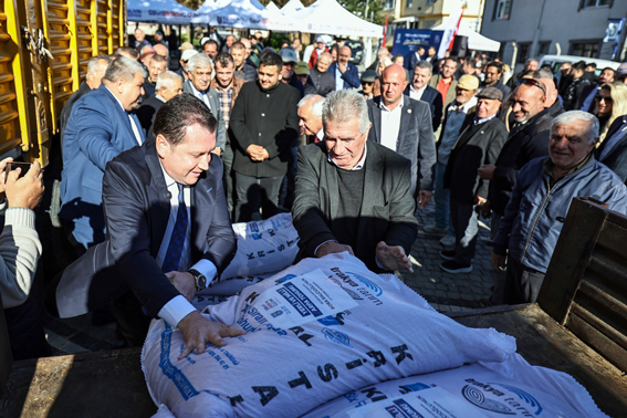 Tohumluk arpa dağıtımı Gazitepe’de devam etti