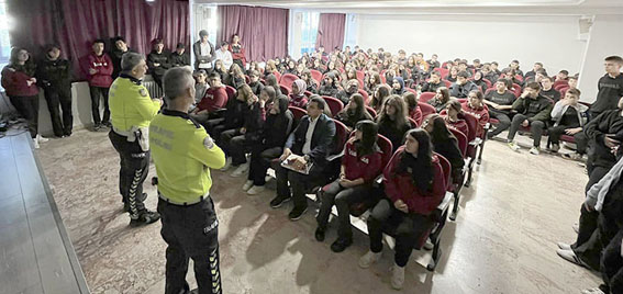 Hasan Sabriye Gümüş Anadolu Lisesi’nde Trafik Güvenliği Semineri düzenlendi