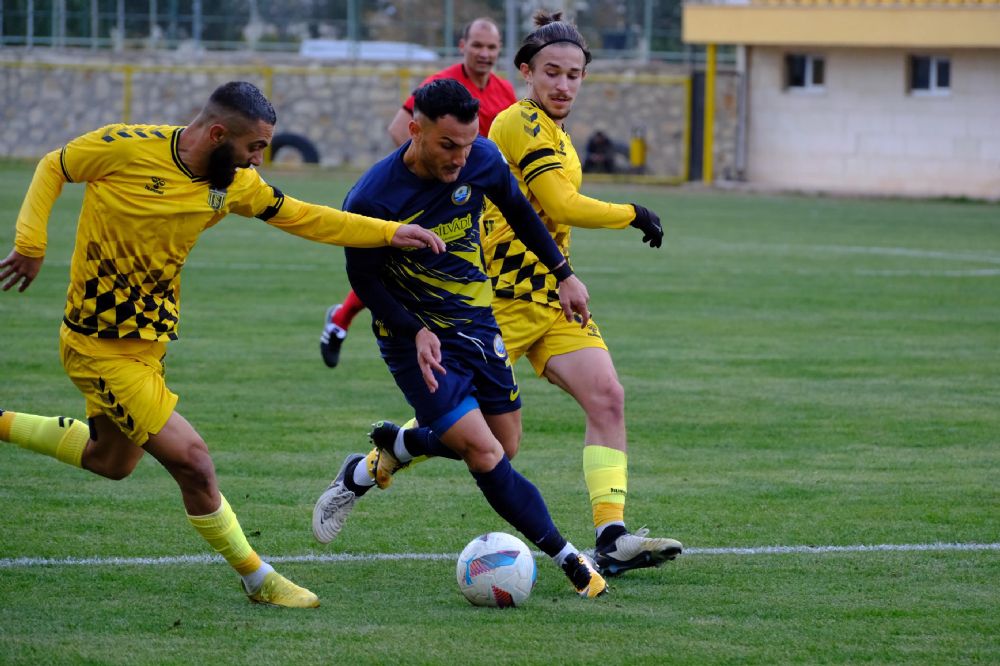 Lider Sinopspor 3 puanı 3 golle aldı 3-0