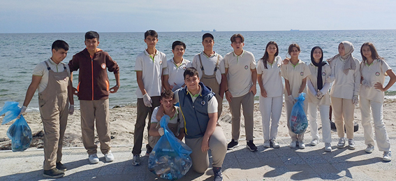 Silivri Tarım Lisesi öğrencileri, Dünya Temizlik Günü’nde Gümüşyaka Kumsalı'nı temizledi