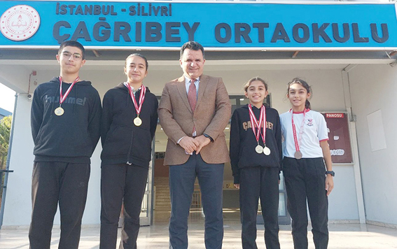 Çağrıbey Ortaokulu öğrencilerinin Atletizm Başarısı