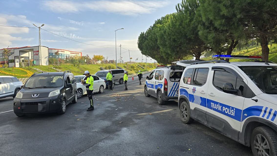 Silivri’de Trafik Denetimlerinde 205 Araç ve 49 Motosiklet Sürücüsüne ceza kesildi