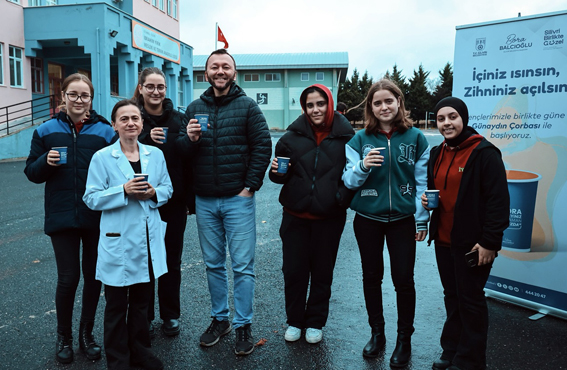 Silivri İbrahim Yirik Lisesi öğrencilerine sıcak çorba ikramı