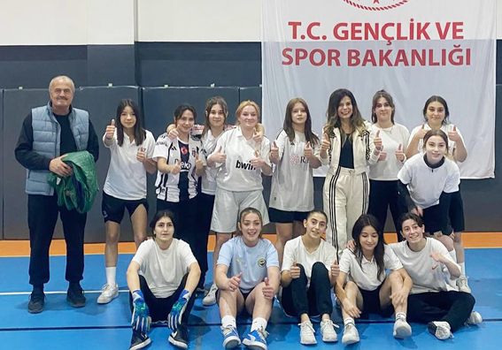 Silivri Yusuf Sarıbekir MTAL Kız Futsal Takımı İlçe İkincisi oldu