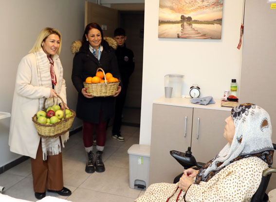 Silivri Belediyesi'nden huzurevlerine yeni yıl ziyareti