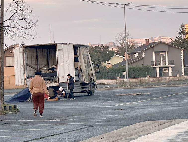 Silivri Belediyesi’nden çocuklara kış eğlencesi: Buz pisti kuruluyor!