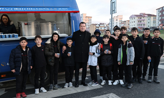 Silivri Belediye Başkanı Balcıoğlu’ndan Şehit Emre Sarıtaş Lisesi öğrencilerine çorba ikramı