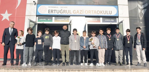 Silivri Ertuğrul Gazi Ortaokulu’nda karne coşkusu