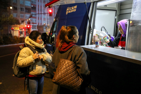 Silivri Belediyesi çorba ikramına Değirmen Durağı’nda devam etti