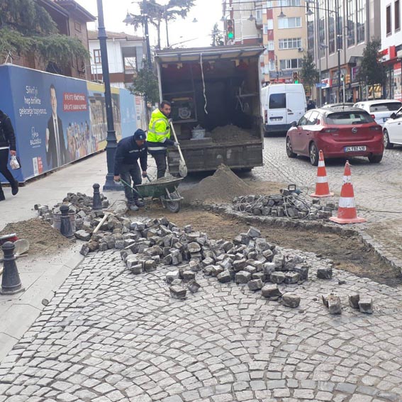 Silivri Belediyesi’nden mahalle mahalle yol bakım ve onarım çalışmaları