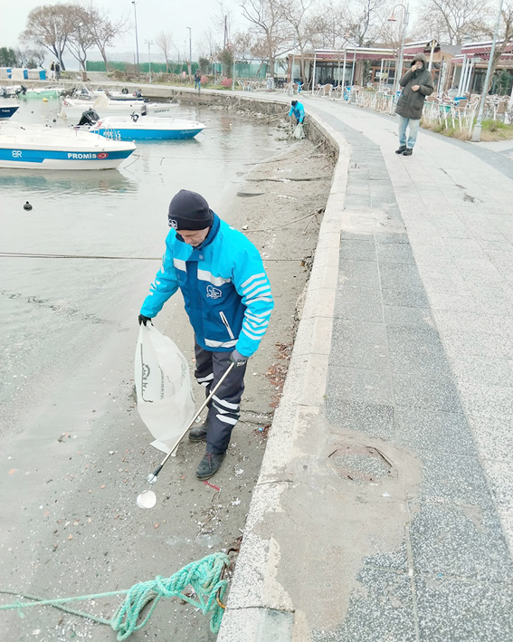 Çekilen suların ortaya çıkardığı atıklar temizlendi