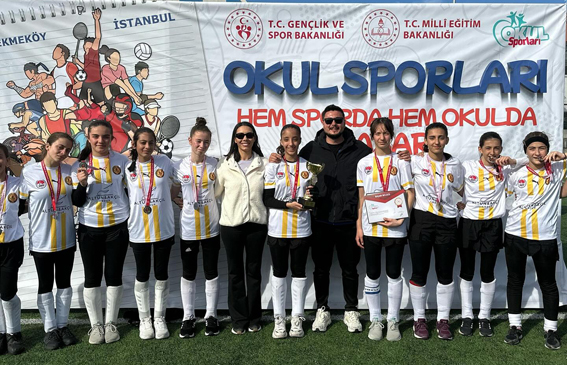 Silivri Abdülezel Paşa Ortaokulu Hokey Takımı İstanbul Şampiyonu oldu