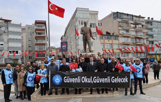 Silivri Türk Eğitim Sen: Eğitimciye şiddet, geleceğe ihanettir! Silivri Türk Eğitim Sen: Eğitimciye şiddet, geleceğe ihanettir!