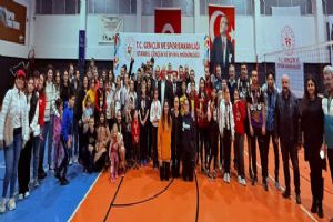 Silivri’de Öğretmenler Arası Voleybol Turnuvası coşkuyla tamamlandı