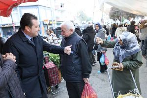 Başkan Balcıoğlu Pazartesi Pazarında esnaf ve vatandaşlarla buluştu