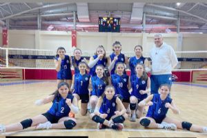 Silivri Çağrıbey Ortaokulu Voleybol Takımı Çeyrek Finale galibiyetle başladı