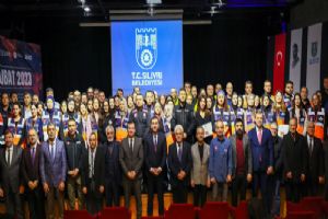 Silivri’de deprem şehitlerini anma ve destek AFAD gönüllülerine sertifika töreni Silivri’de deprem şehitlerini anma ve destek AFAD gönüllülerine sertifika töreni