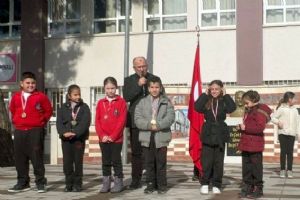 Silivri Hasan Özvarnalı İlkokulu’nda başarı ödüllendirildi Silivri Hasan Özvarnalı İlkokulu’nda başarı ödüllendirildi