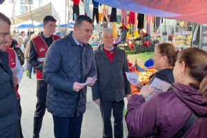 Silivri CHP İlçe Başkanı Doruk Bulut pazarda vatandaşlarla buluştu Silivri CHP İlçe Başkanı Doruk Bulut pazarda vatandaşlarla buluştu