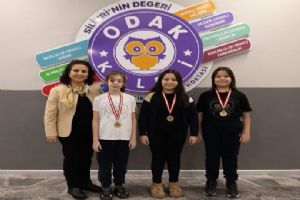 Silivri Odak Koleji’nde İstiklal Marşı’nın 10 Kıtasına Ezbere Okuma Yarışması Silivri Odak Koleji’nde İstiklal Marşı’nın 10 Kıtasına Ezbere Okuma Yarışması