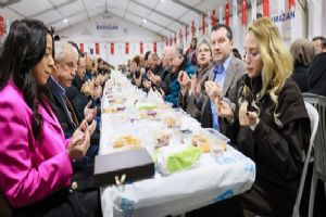 Silivri Belediye Başkanı Balcıoğlu: Aynı sofrada buluşup oruçlarımızı birlikte açtık Silivri Belediye Başkanı Balcıoğlu: Aynı sofrada buluşup oruçlarımızı birlikte açtık