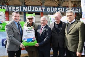 İBB Silivri’de kuru fasulye ve nohut tohumu dağıttı İBB Silivri’de kuru fasulye ve nohut tohumu dağıttı