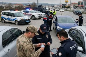 Silivri’de bir haftada 53 aranan şahıs yakalandı Silivri’de bir haftada 53 aranan şahıs yakalandı