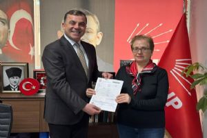 Ülviye Aydın CHP’ye geri döndü: “Baba ocağına hoş geldin Ülviye Ablamız” Ülviye Aydın CHP’ye geri döndü: “Baba ocağına hoş geldin Ülviye Ablamız”