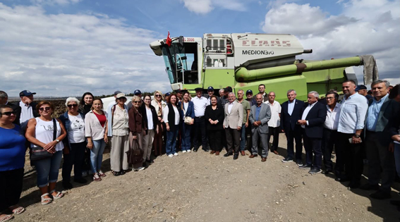 Silivri Gazitepe’de Ayçiçeği hasadı: İBB ve Silivri Belediyesi tarımsal destekleri açıkladı Silivri Gazitepe’de Ayçiçeği hasadı: İBB ve Silivri Belediyesi tarımsal destekleri açıkladı