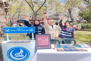 Silivri Ülkü Ocakları’ndan 23 Nisan’da bayrak dağıtımı Silivri Ülkü Ocakları’ndan 23 Nisan’da bayrak dağıtımı