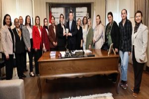 Silivri Belediye Başkanı Balcıoğlu, Çanta Kadınları Dayanışma Ve Yardımlaşma Derneği yönetimini ağırladı Silivri Belediye Başkanı Balcıoğlu, Çanta Kadınları Dayanışma Ve Yardımlaşma Derneği yönetimini ağırladı