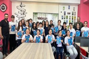 Silivri Ertuğrul Gazi Ortaokulu'nda geleceğin yazarları yenilenen kütüphanede buluştu Silivri Ertuğrul Gazi Ortaokulu'nda geleceğin yazarları yenilenen kütüphanede buluştu