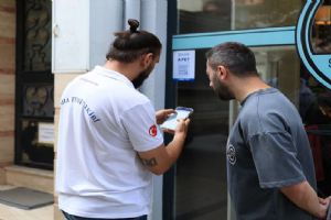 Silivri Belediye Kapınızda Ekipleri sahada: Afet QR etiketleri yerleştiriliyor Silivri Belediye Kapınızda Ekipleri sahada: Afet QR etiketleri yerleştiriliyor