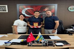 Ali Öngel'in LGS başarısı okulunda ödüllendirildi Ali Öngel'in LGS başarısı okulunda ödüllendirildi