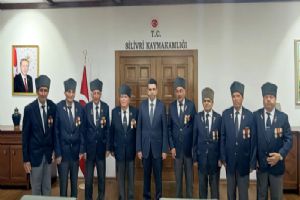 Türkiye Muharip Gaziler Derneği Silivri Şubesi'nden Kaymakam Murat Eren'e hayırlı olsun ziyareti Türkiye Muharip Gaziler Derneği Silivri Şubesi'nden Kaymakam Murat Eren'e hayırlı olsun ziyareti