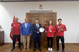 Silivri Şampiyon Karatecilerden Kaymakam Murat Eren'e ziyaret Silivri Şampiyon Karatecilerden Kaymakam Murat Eren'e ziyaret
