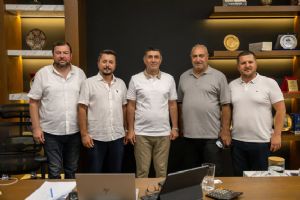 Silivri AK Partili Meclis Üyesi Yazıcı, servisçilerin sorunlarını dinledi Silivri AK Partili Meclis Üyesi Yazıcı, servisçilerin sorunlarını dinledi