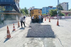 Silivri’de yol bakım ve onarım çalışmaları sürüyor Silivri’de yol bakım ve onarım çalışmaları sürüyor