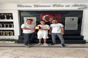 Silivri Çağrıbey Ortaokulu'nun LGS gururuna başarı plaketi Silivri Çağrıbey Ortaokulu'nun LGS gururuna başarı plaketi