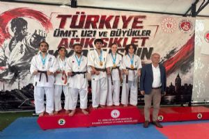 Silivri Protokolü Kyokushın Şampiyonasında sporcularla buluştu Silivri Protokolü Kyokushın Şampiyonasında sporcularla buluştu