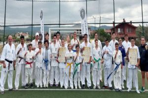 Silivri Karaca Dojo’da dört günlük kamp kuşak sınavıyla tamamlandı Silivri Karaca Dojo’da dört günlük kamp kuşak sınavıyla tamamlandı