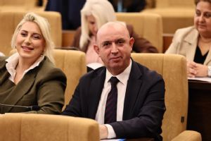 Silivri Belediye Meclisi'nde lostra tartışması Romanların sorunlarını gündeme getirdi Silivri Belediye Meclisi'nde lostra tartışması Romanların sorunlarını gündeme getirdi