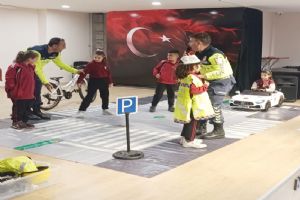 Silivri Namık Kemal İlkokulu’nda Mobil Trafik Eğitimi Silivri Namık Kemal İlkokulu’nda Mobil Trafik Eğitimi