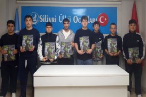 Silivri Ülkü Ocakları’ndan gençlere Kutadgu Bilig Dergisi Silivri Ülkü Ocakları’ndan gençlere Kutadgu Bilig Dergisi