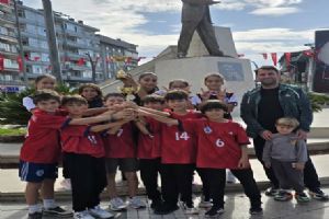 Silivri Çağrıbey Ortaokulu’ndan Cumhuriyet Kupası’nda çifte başarı Silivri Çağrıbey Ortaokulu’ndan Cumhuriyet Kupası’nda çifte başarı