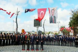 Silivri’de Cumhuriyet Bayramı kutlamaları Çelenk Sunma Töreniyle başladı Silivri’de Cumhuriyet Bayramı kutlamaları Çelenk Sunma Töreniyle başladı
