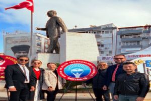 Eğitim-İş’ten Cumhuriyet Bayramının103. yılında Atatürk Anıtı’na çelenk Eğitim-İş’ten Cumhuriyet Bayramının103. yılında Atatürk Anıtı’na çelenk