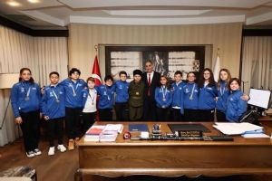 Silivri Belediye Başkan Vekili Ekici, dereceye giren yüzücüleri ağırladı Silivri Belediye Başkan Vekili Ekici, dereceye giren yüzücüleri ağırladı